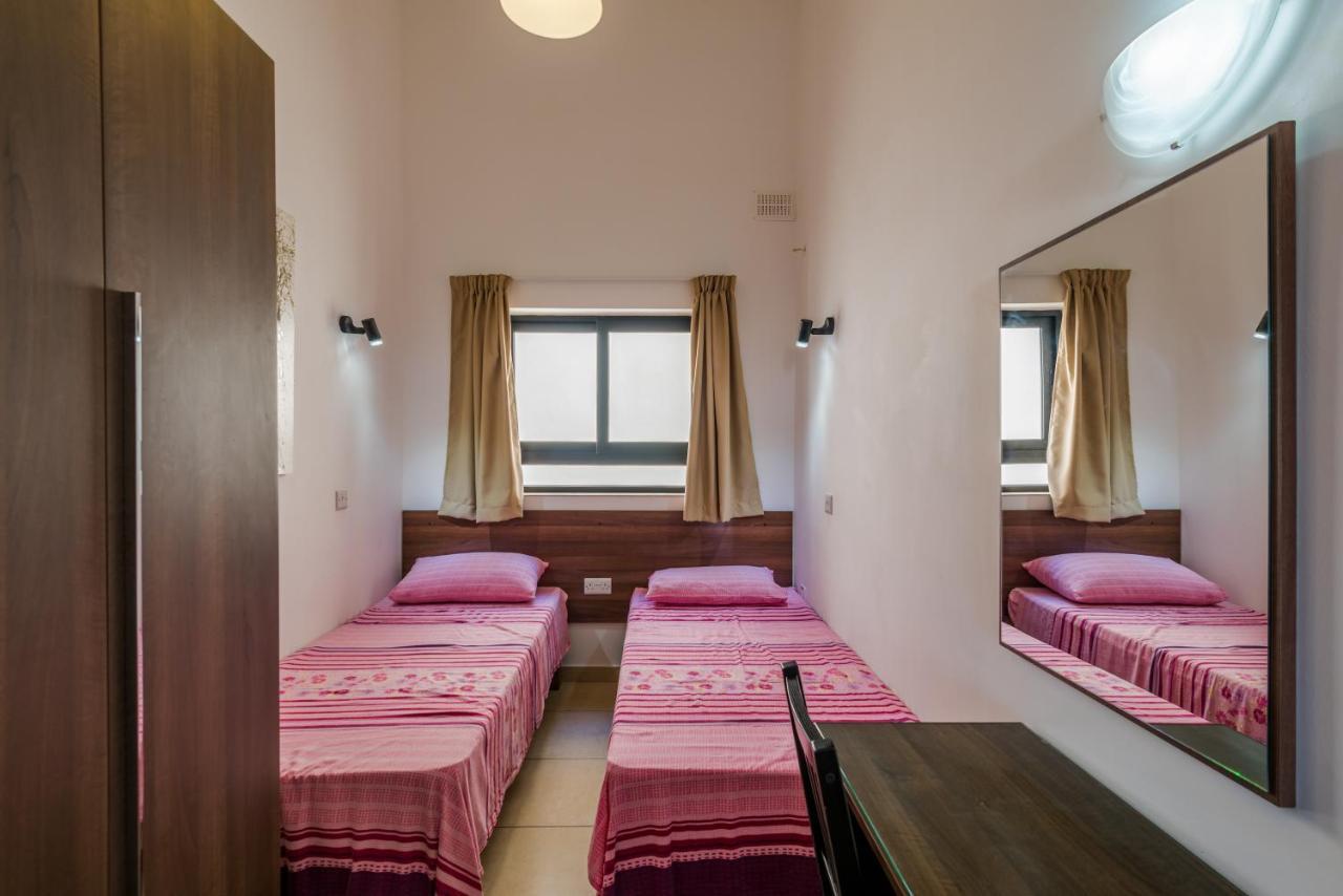 Blue Harbour 2 Bedroom Seafront Apartments With Stunning Seaviews - By Getawaysmalta St. Paul's Bay Ngoại thất bức ảnh
